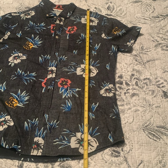 Like new mens Urban Pipeline short sleeve button down - Picture 6 of 6